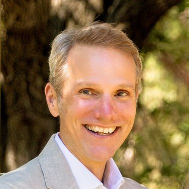 Robert R. - Freelance Brand Designer