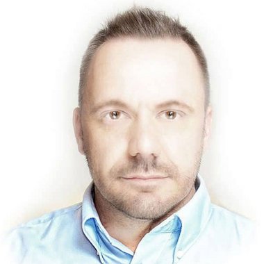 Alexander N. - Freelance Brand Designer