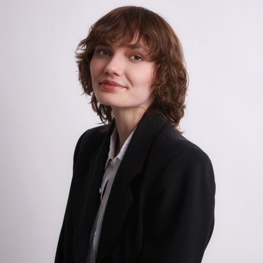 Gabriela D. - Freelance Brand Designer