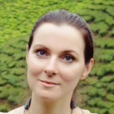 Justyna S. - Freelance Graphic Designer