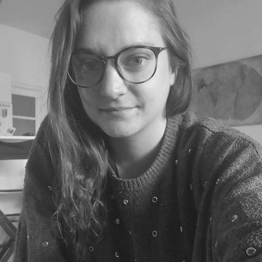 CAROLINE M. - Freelance Web Designer