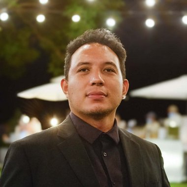 Marc C. - Freelance Graphic Designer