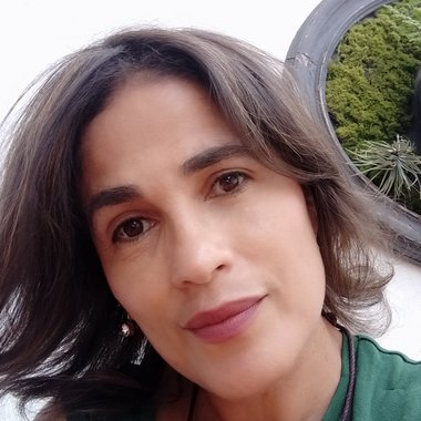 Rosa R. - Freelance Designer