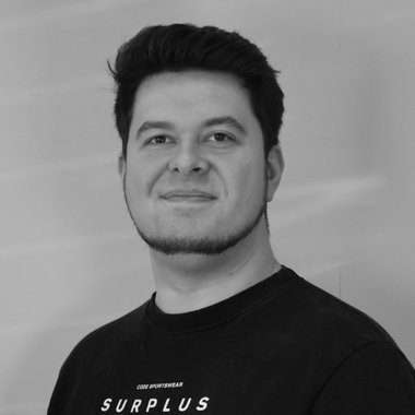 Elliot B. - Freelance Web Designer