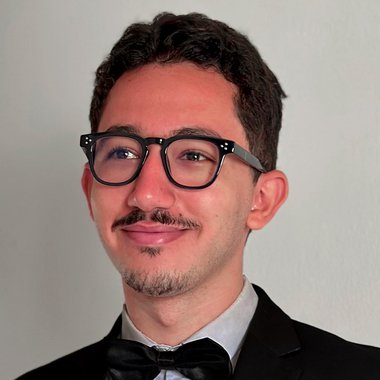 Yahia L. - Freelance Graphic Designer