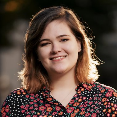 KT E. - Freelance Graphic Designer