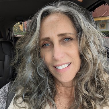 darvinmelissa1625 - Freelance Graphic Designer