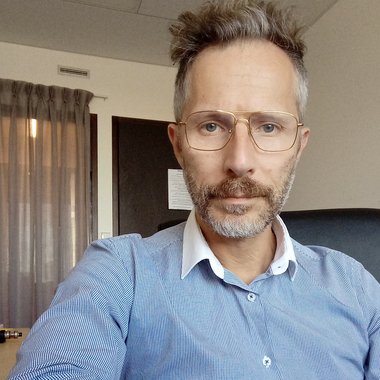 GRÉGORY L. - Freelance AI Prompt Engineer