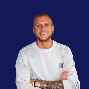 Konstantijn B. - Freelance Brand Designer