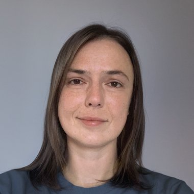 Liliia C. - Freelance Graphic Designer