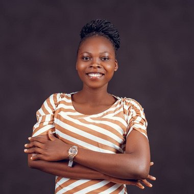 Esther T. - Freelance Brand Designer