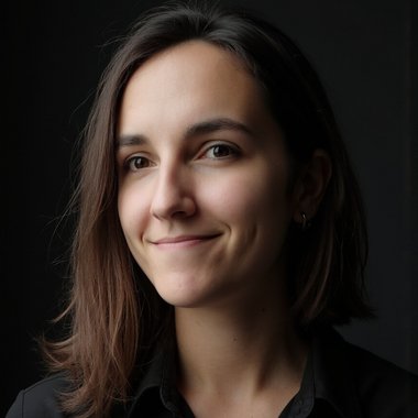 Manon A. - Freelance Logo Designer