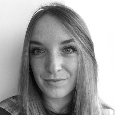LAURA C. - Freelance Designer