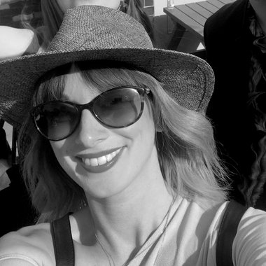 Jessica W. - Freelance Presentation Designer