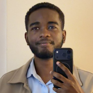 Alfredo C. - Freelance Social Media Manager