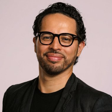 Felipe I. - Freelance Graphic Designer