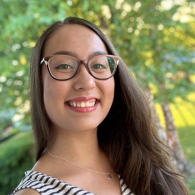 Nora T. - Freelance Artworker