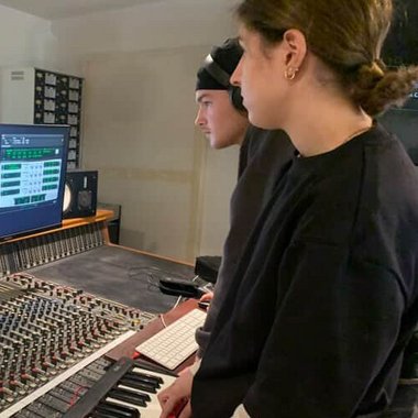 Mia A. - Freelance Audio Mixer