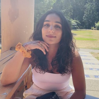 Hena M. - Freelance Designer