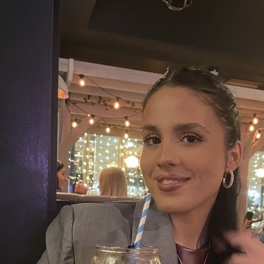 Chloe H. - Freelance Marketer