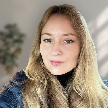 Larisa I. - Freelance Web Developer