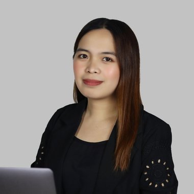 Roxan A. - Freelance Brand Designer