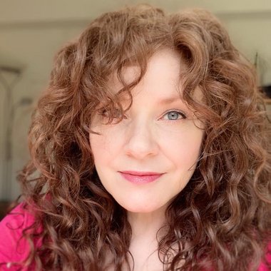 Shari B. - Freelance Social Media Manager