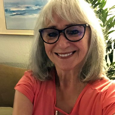 Glenda R. - Freelance Designer