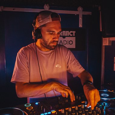 Jeffrey B. - Freelance Dj