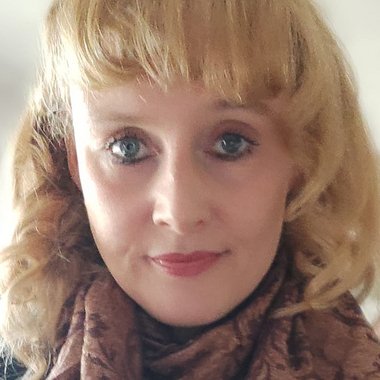 Anja R. - Freelance Web Designer