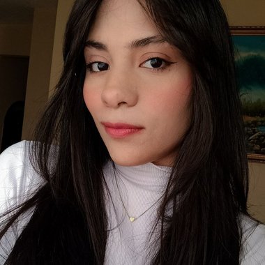 Aura P. - Freelance Brand Designer