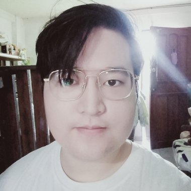 Ven - Freelance Graphic Designer
