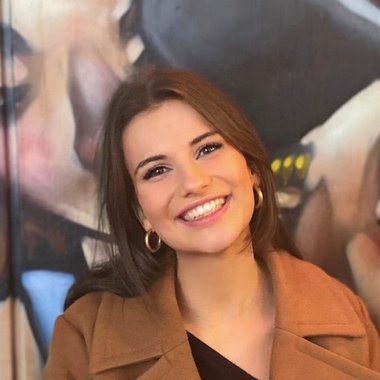 Jolien G. - Freelance Singer