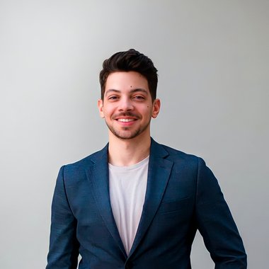 Yuri A. - Freelance Graphic Designer