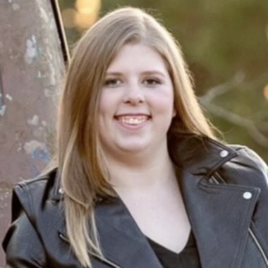 Isabelle C. - Freelance Graphic Designer