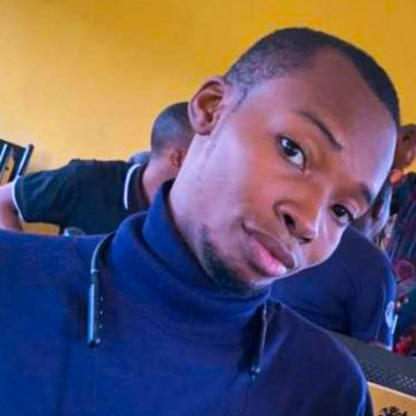 Amos S. - Freelance Graphic Designer