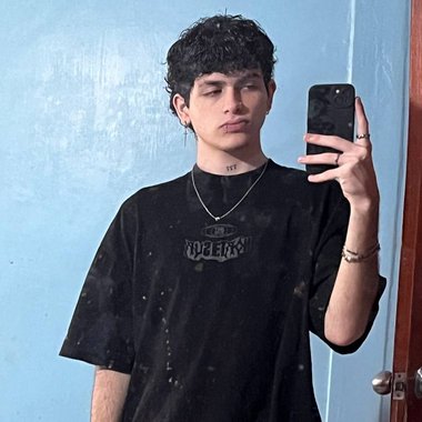 Ricardo A. - Freelance Designer