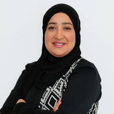 Omnia A. - Freelance Graphic Designer