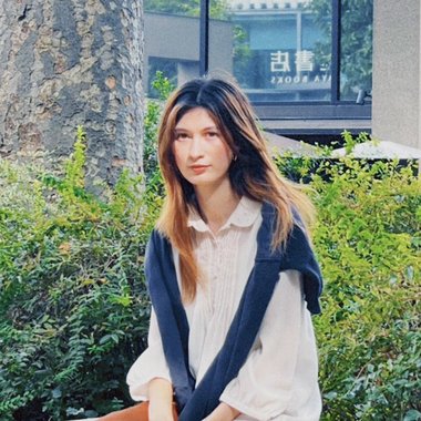 Zoe - Freelance Photoshop Editor