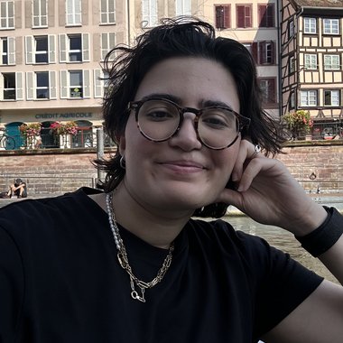 Dilara - Freelance Graphic Designer