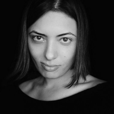 Anna g. - Freelance Graphic Designer